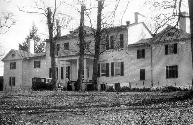 Black and white photograph of Ravensworth mansion taken in the 1920s.